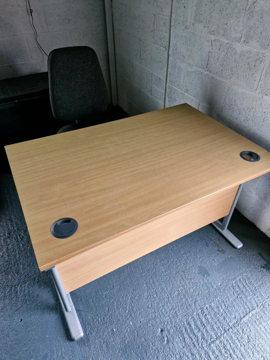 Office desk and chair - Image 1