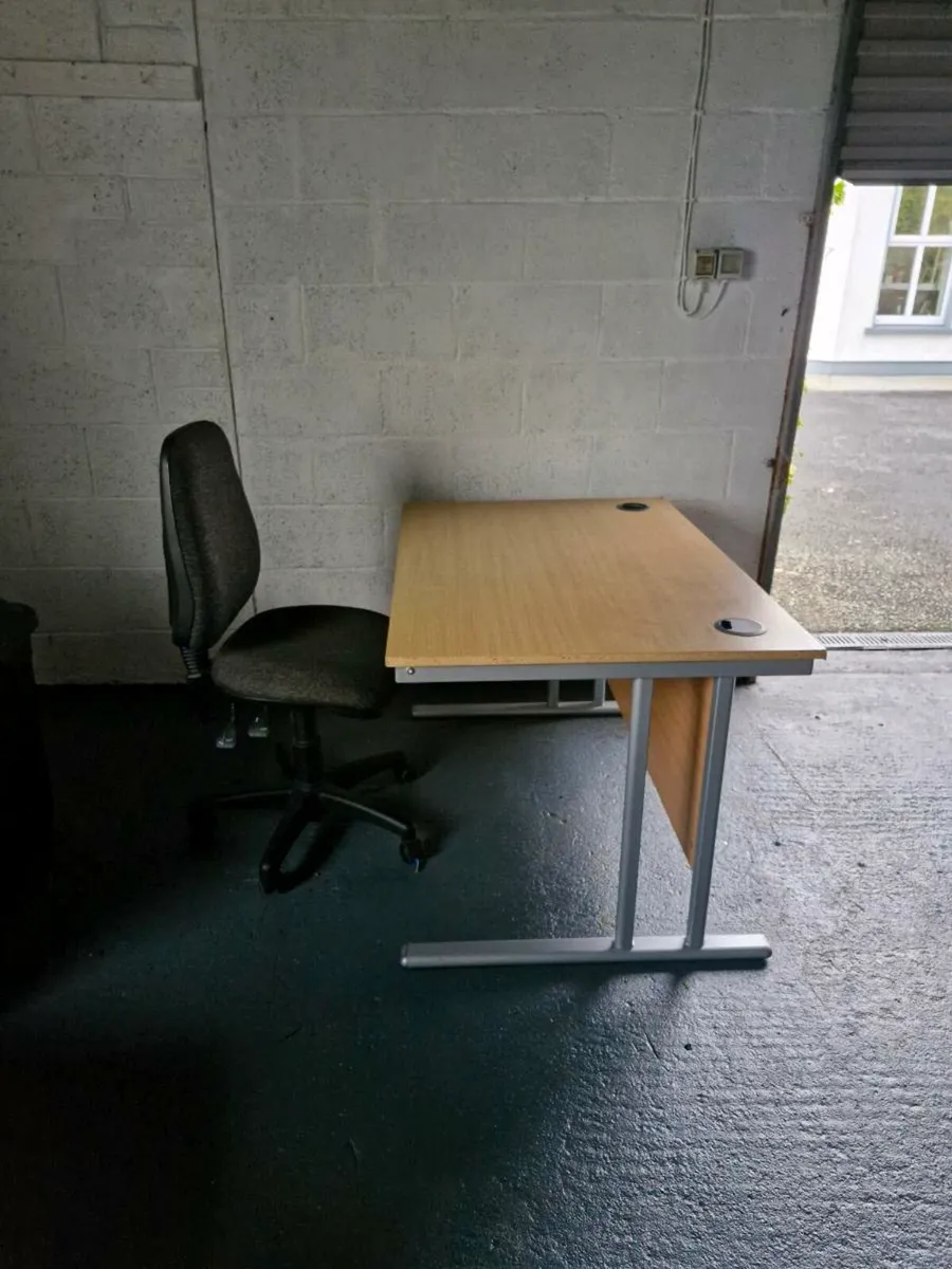 Office desk and chair - Image 2