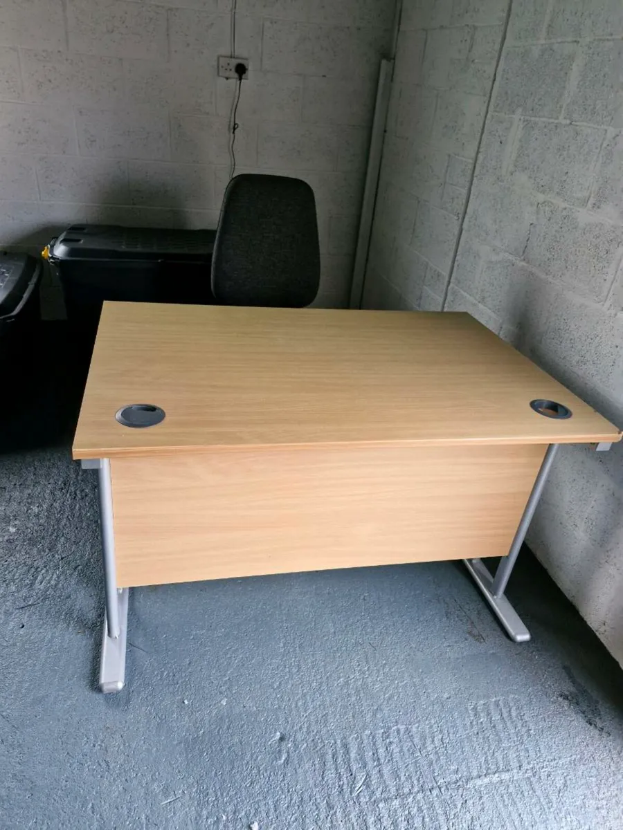 Office desk and chair - Image 4