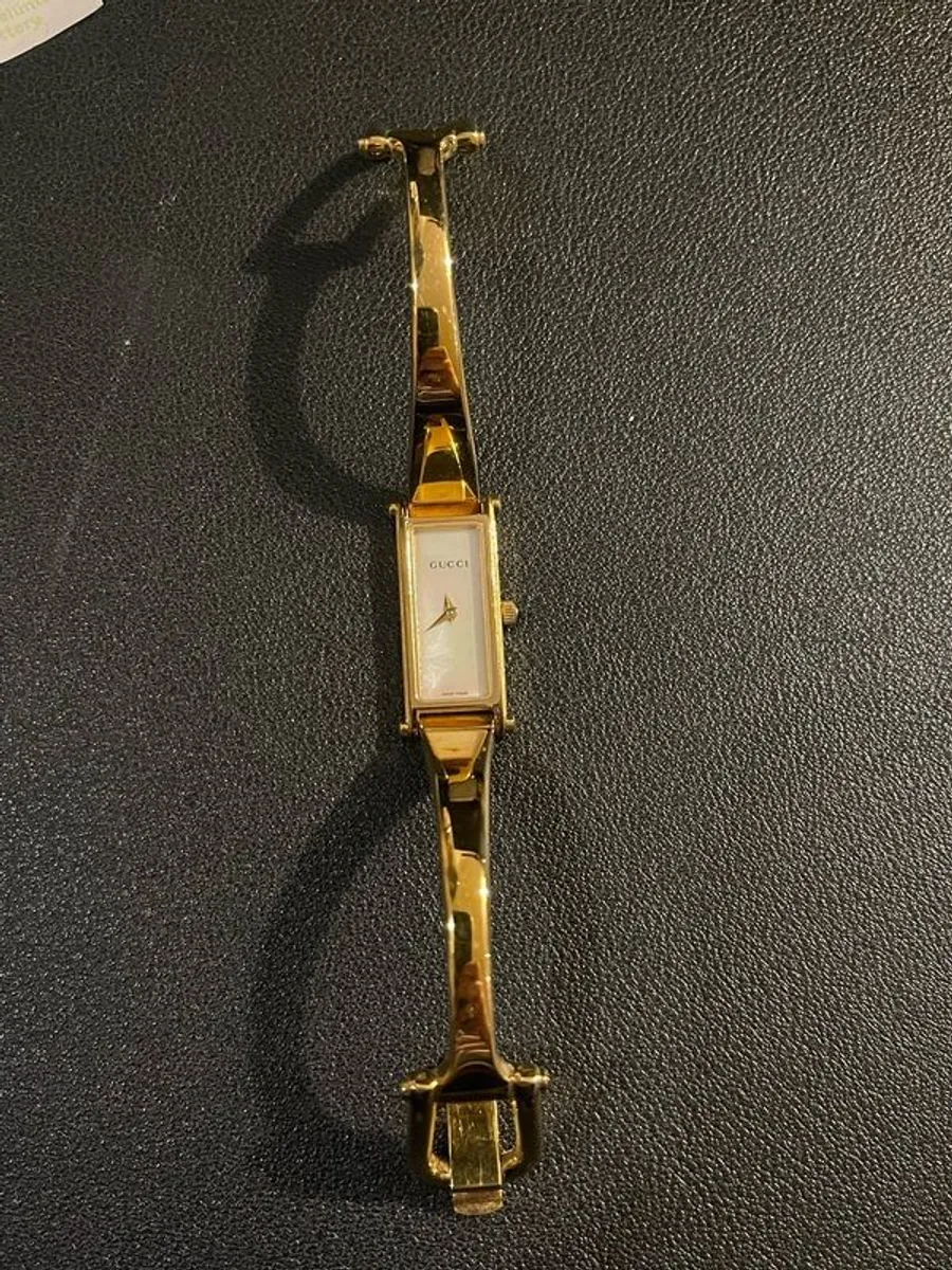 Vintage 1990s Ladies' Gold-Plated Gucci 1500L Bangle Quartz Watch with Rectangular Mother of Pearl Dial - Boxed - Image 3