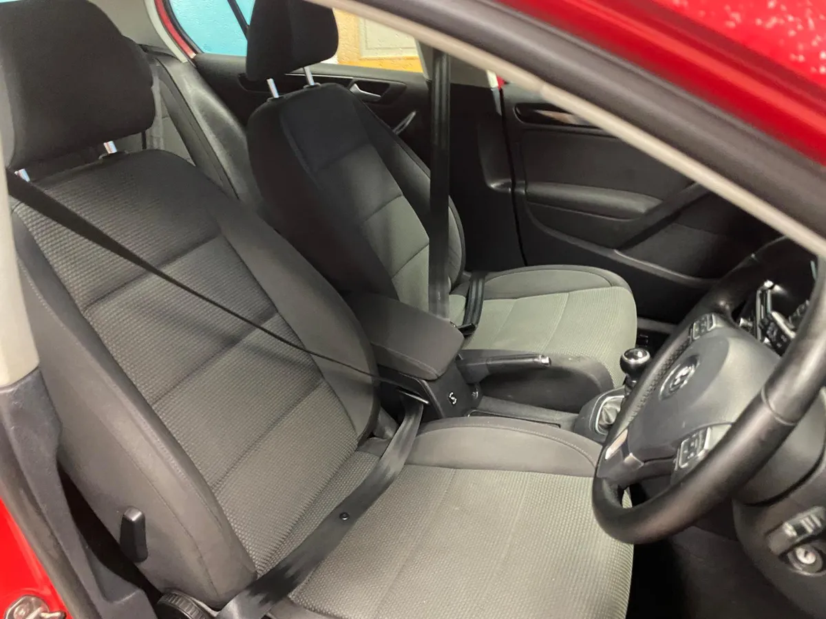 Volkswagen Golf 1.6 TDI MATCH - Image 2