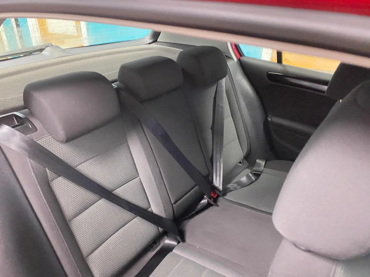 Volkswagen Golf 1.6 TDI MATCH - Image 3