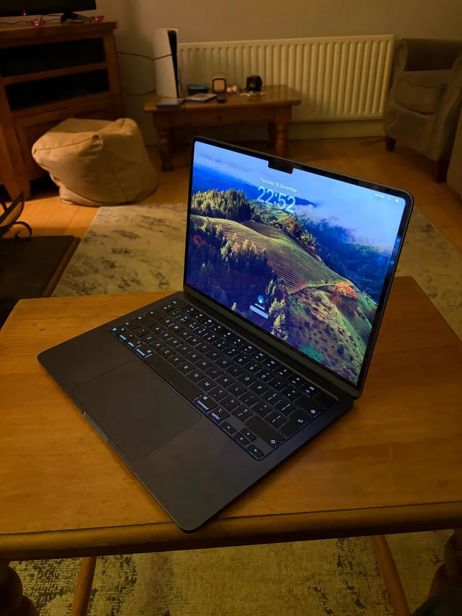 MacBook Air M2 13” - Image 1