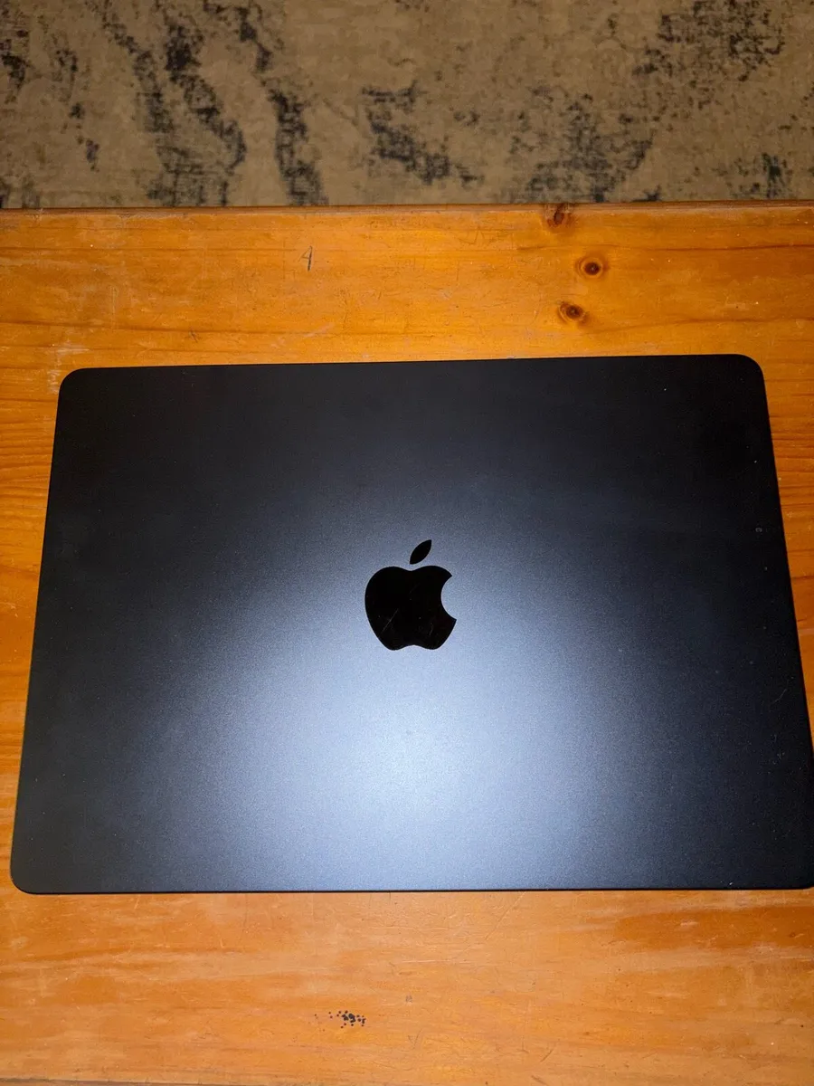 MacBook Air M2 13” - Image 2