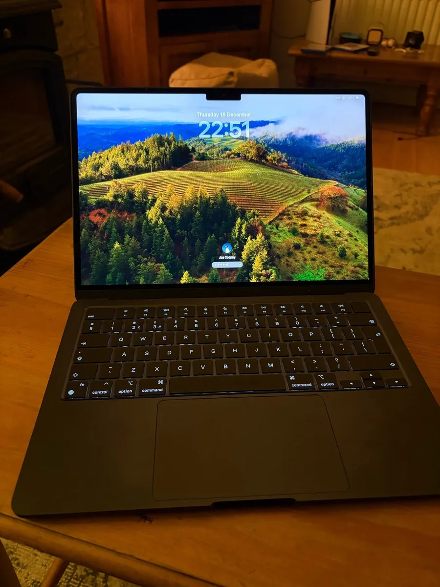 MacBook Air M2 13” - Image 3