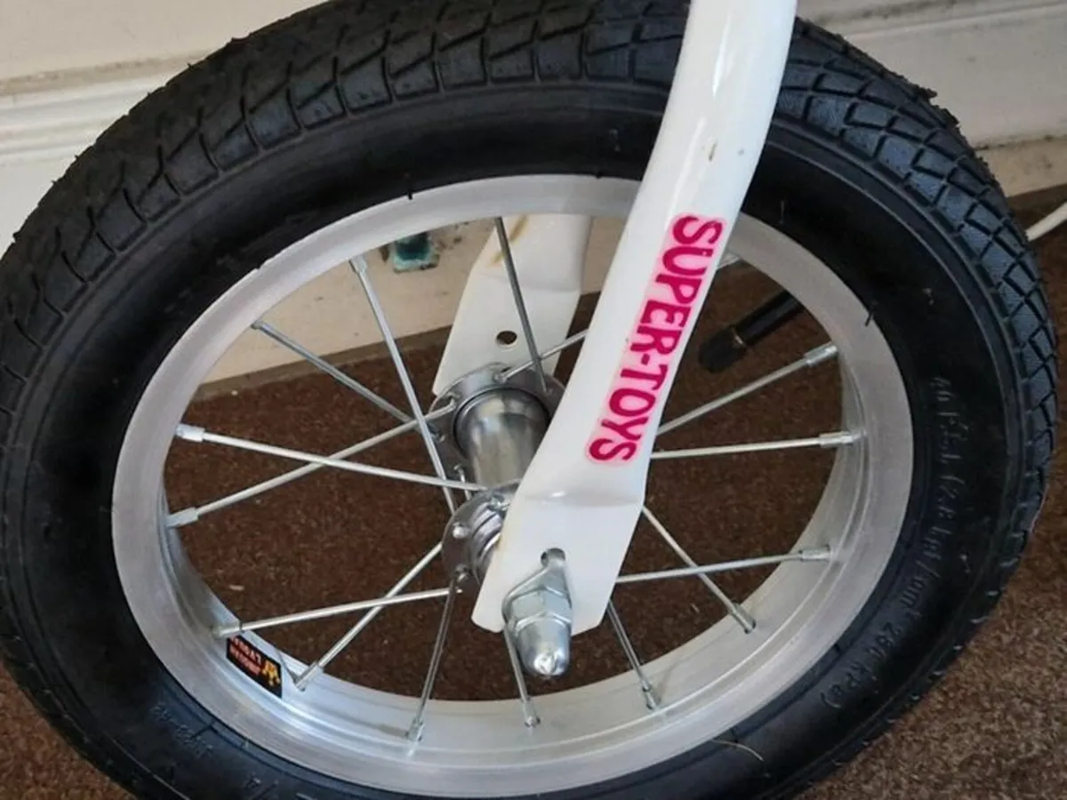 SUPERTOYS Balance Bike in Excellent/NEW condition - Image 3