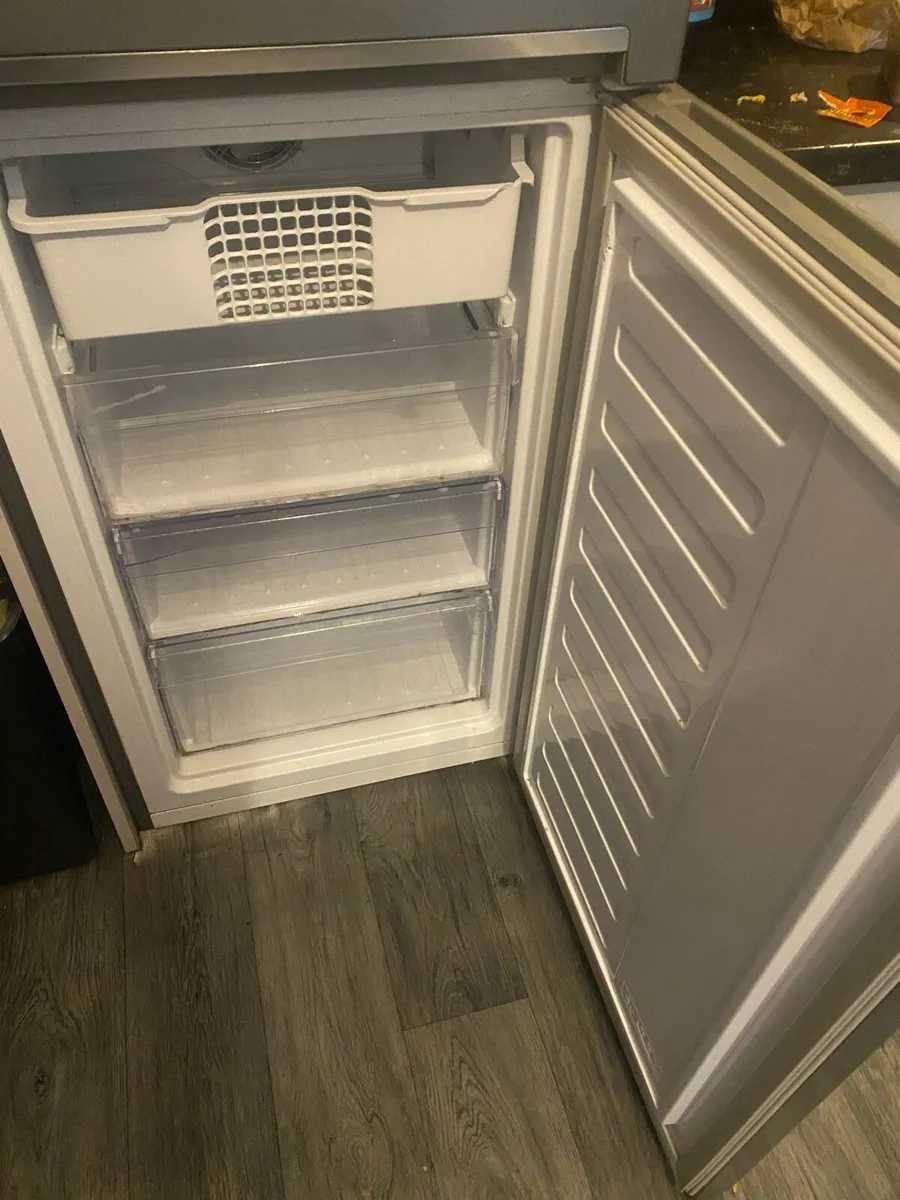 Beko fridge freezer - Image 4