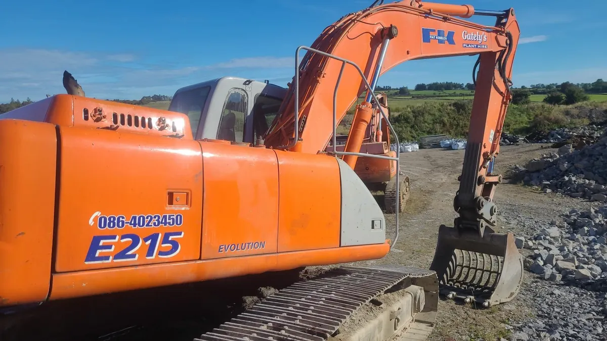 Digger kobelco hitachi - Image 2