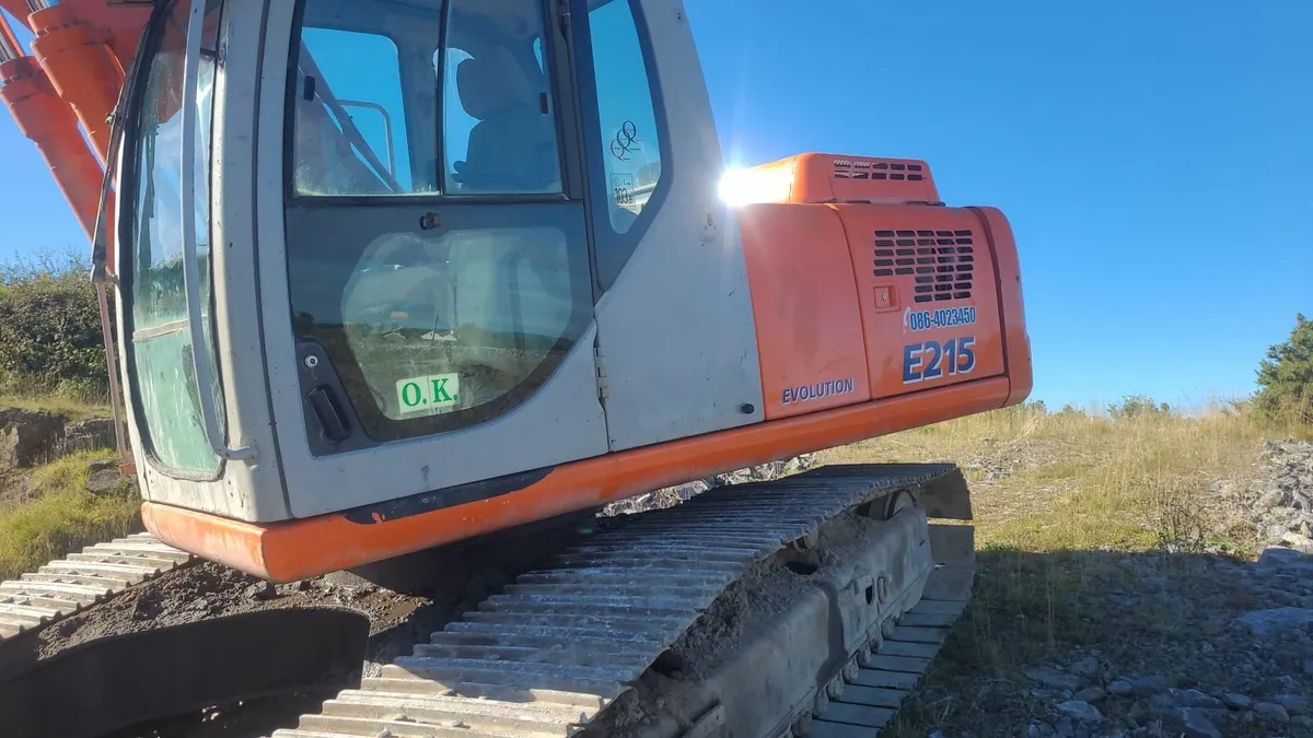 Digger kobelco hitachi - Image 4