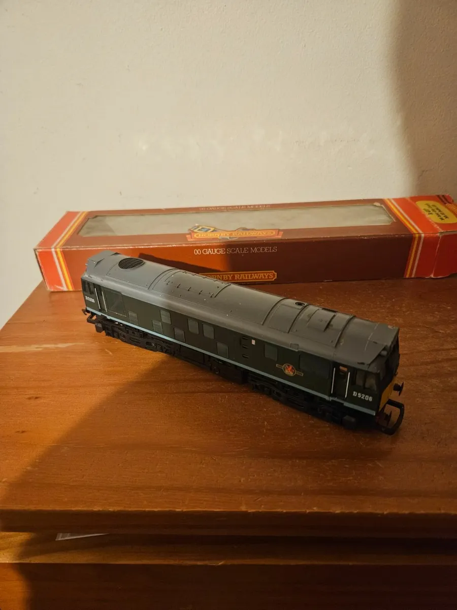 Hornby OO Gauge Diesel Engine - Image 3
