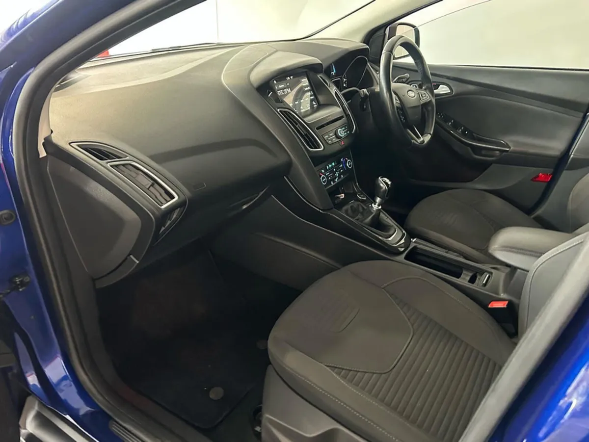 Ford Focus TITANIUM TDCI - Image 2