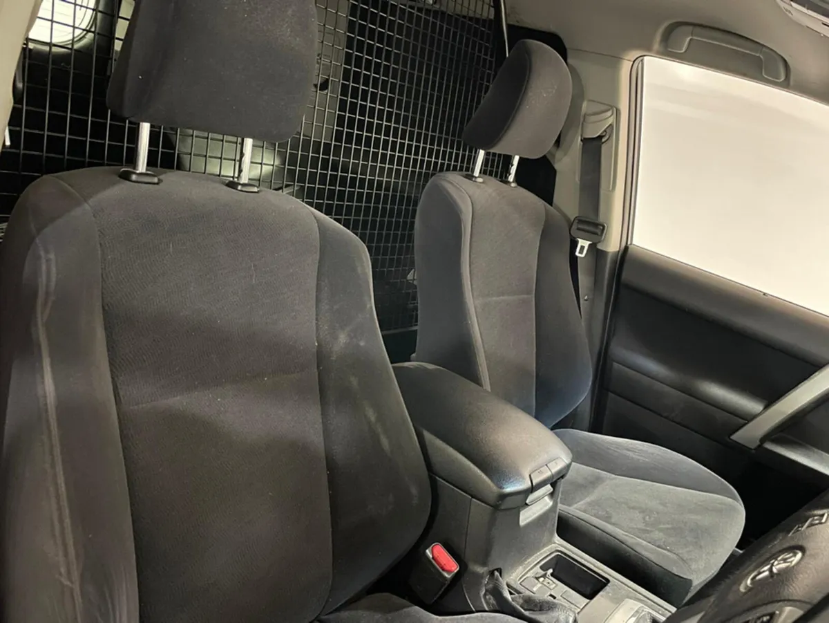 Toyota Land Cruiser LAND CRU LC LWB GX COMMERCIAL - Image 3