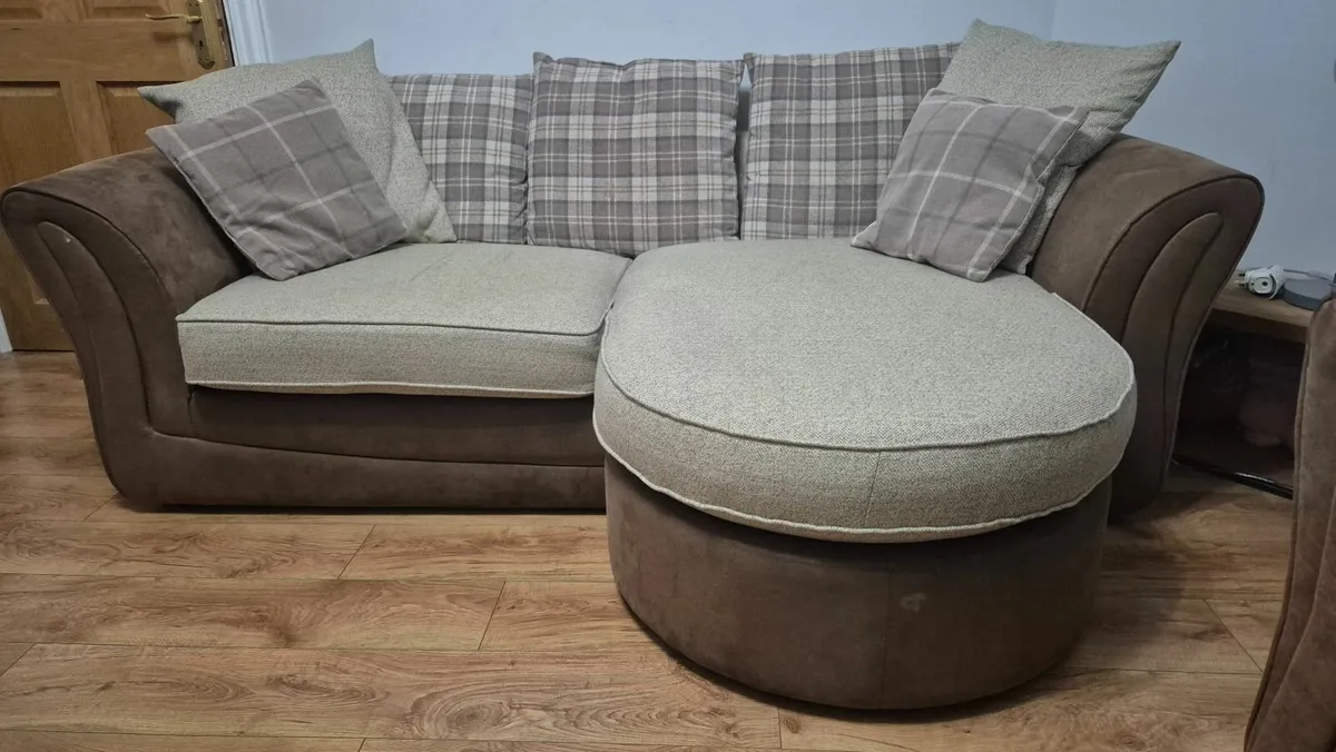 Couches excellent condition. Only in person. - Image 1