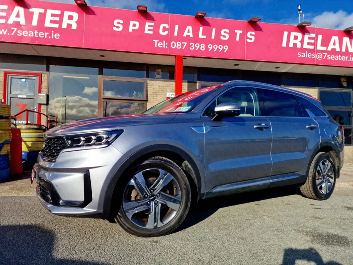Kia Sorento PHEV, K4 spec,  LOW MILEAG, AUTO, 7 se - Image 2