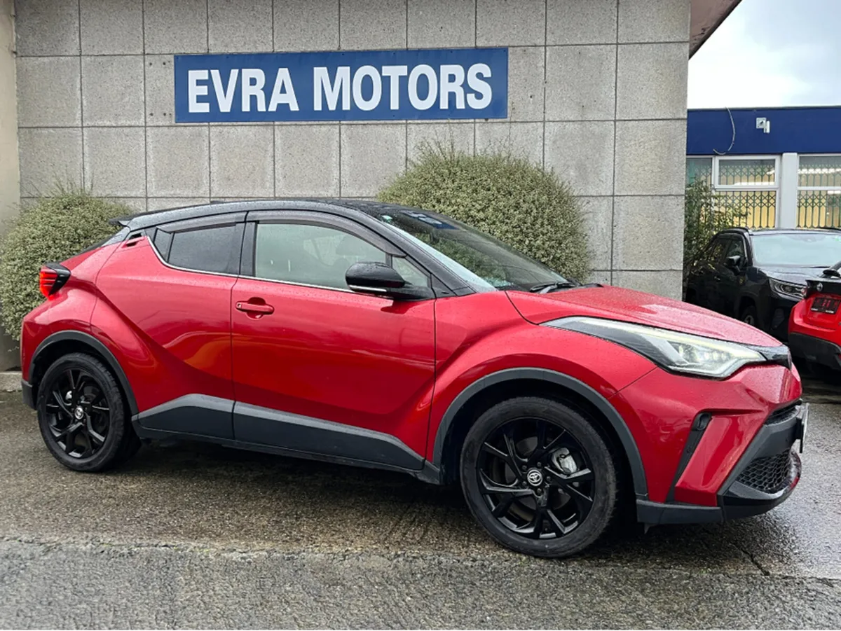 Toyota C-HR SOL HYBRID AUTOMATIC 1.8 PETROL //HIGH - Image 3