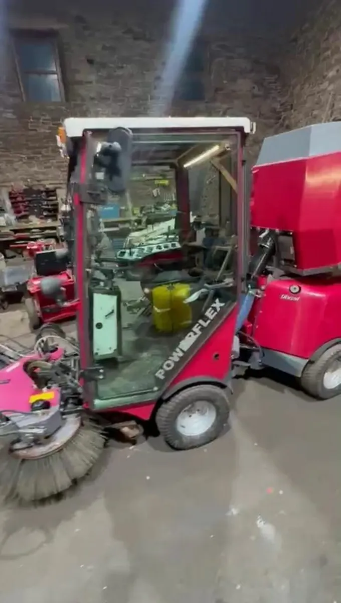 Euromec diesel 34hp road sweeper roadsweeper - Image 2