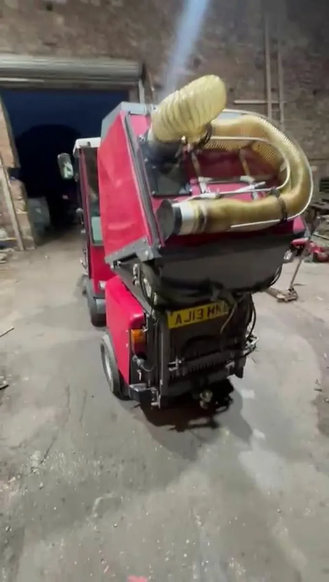 Euromec diesel 34hp road sweeper roadsweeper - Image 3