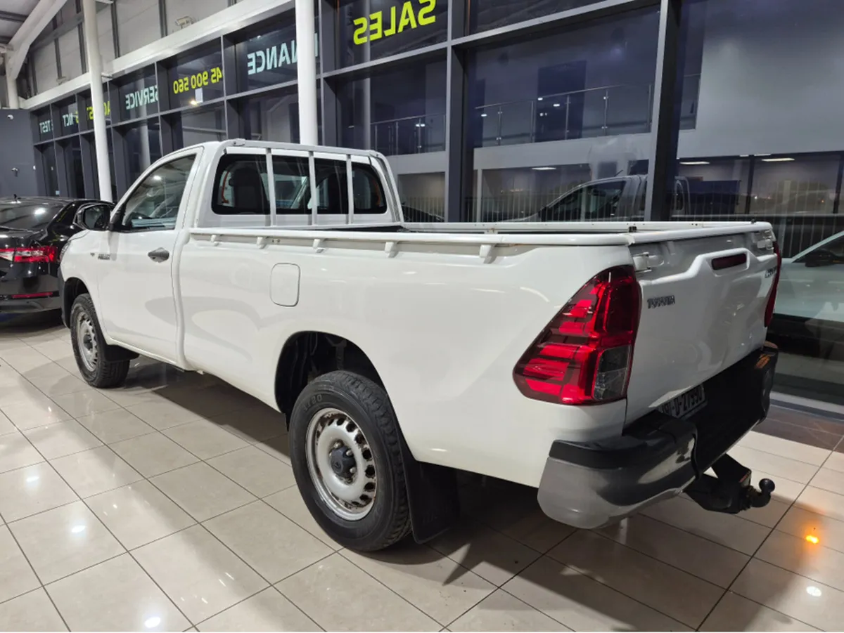 Toyota Hilux SINGLE CAB DLX 2DR - Image 2