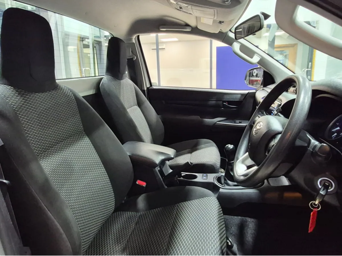 Toyota Hilux SINGLE CAB DLX 2DR - Image 4