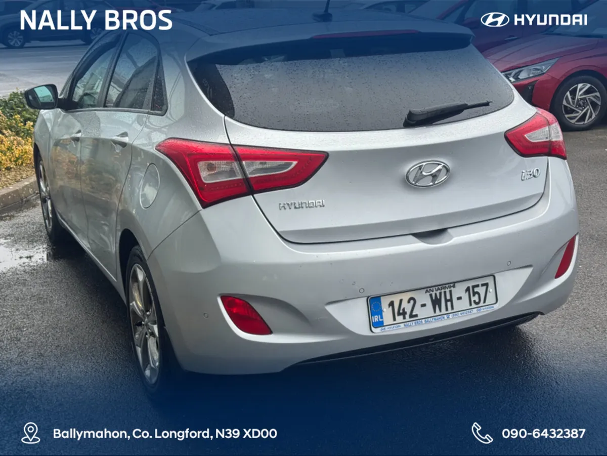 Hyundai i30 1.6 PREMIUM 5DR - Image 3