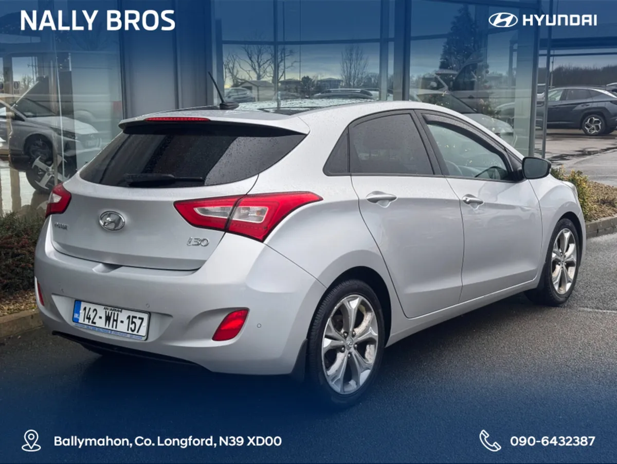 Hyundai i30 1.6 PREMIUM 5DR - Image 4