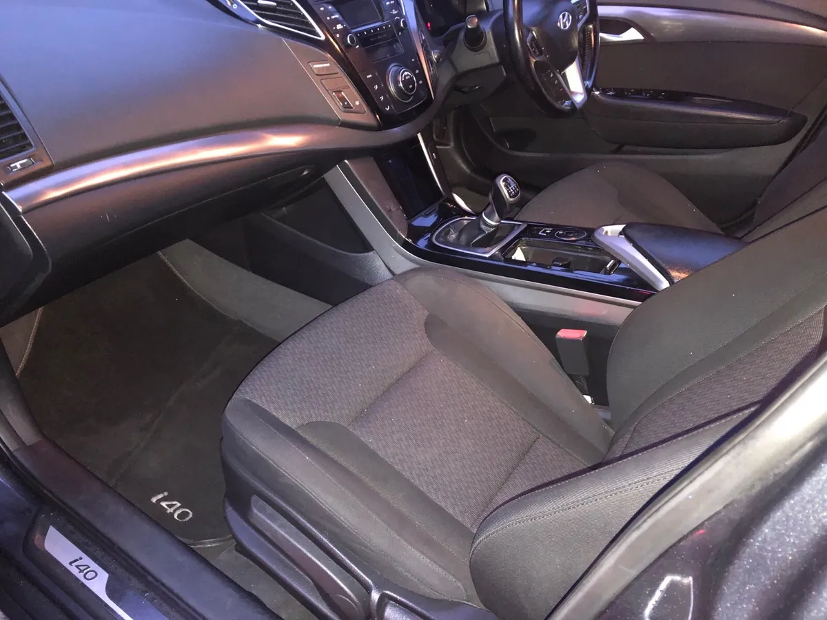 HYUNDAI i40 LUXURY NCT 27 TAX 7/26!AS NEW SMALL - Image 4