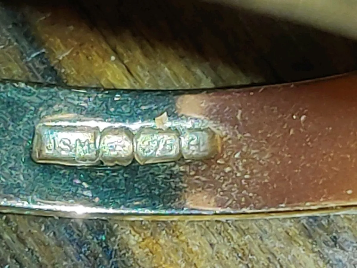 CELTIC GARNET, 9CT Thick Gold Unisex Signet Ring ! - Image 2