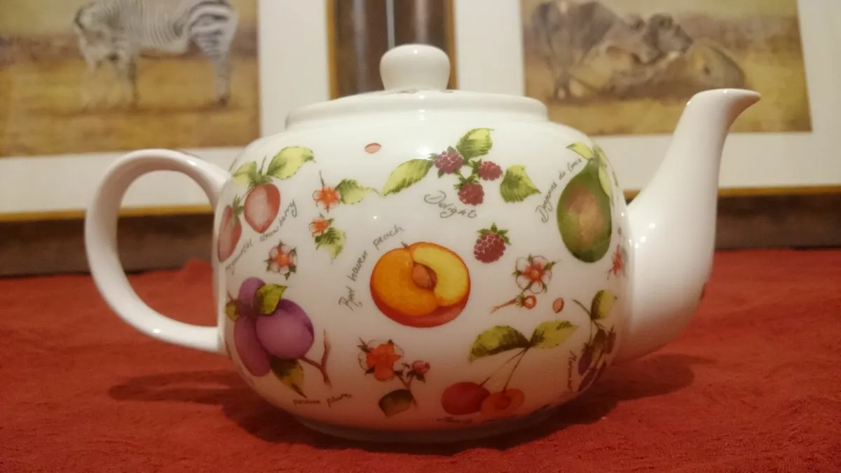 Leonardo Collection England Fine China Teapot - Image 2