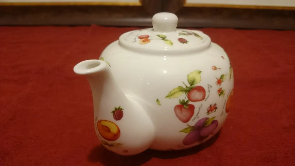 Leonardo Collection England Fine China Teapot - Image 4
