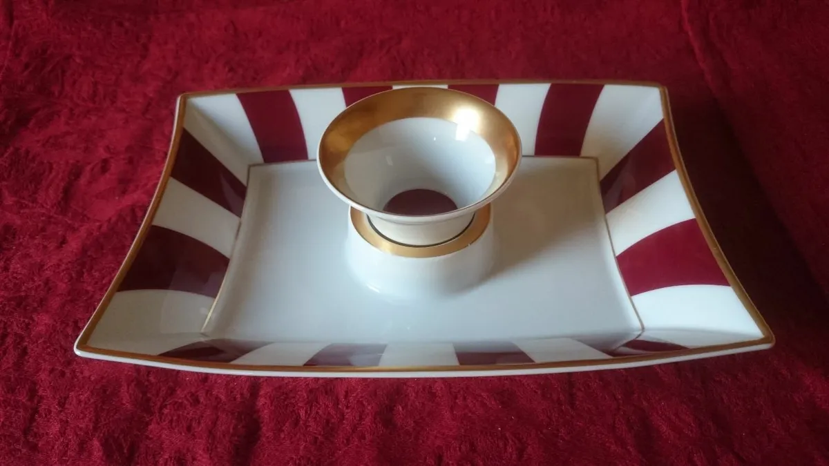 Bernardaud Limoges Nestle 2001 Burgundy Tray Set - Image 3