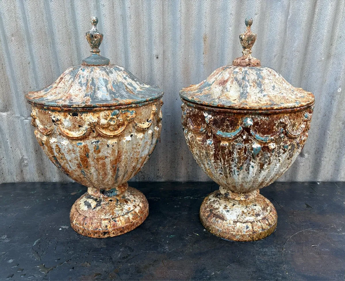 Antique cast iron garden urns a matching pair - Image 1