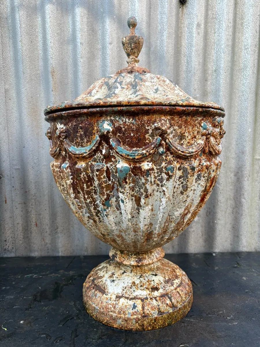 Antique cast iron garden urns a matching pair - Image 2