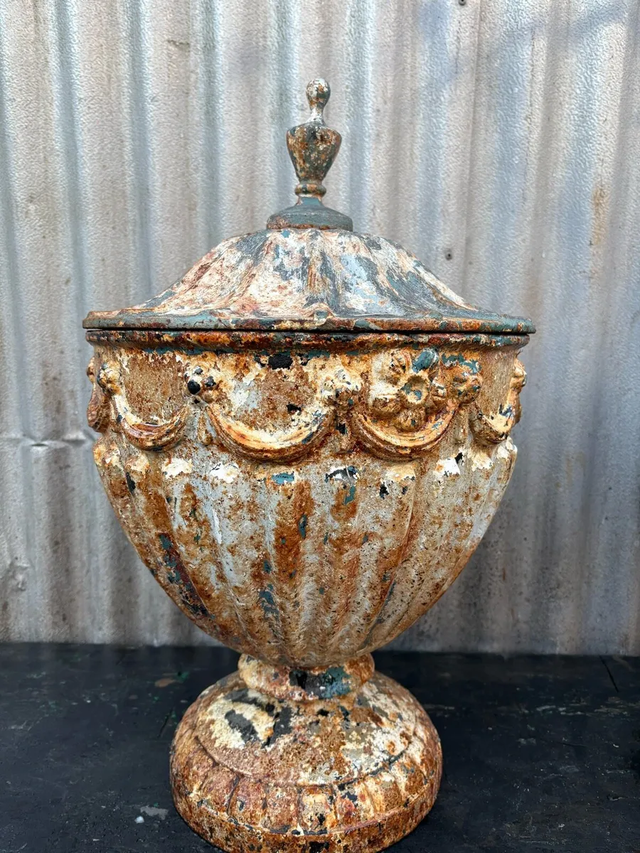 Antique cast iron garden urns a matching pair - Image 3