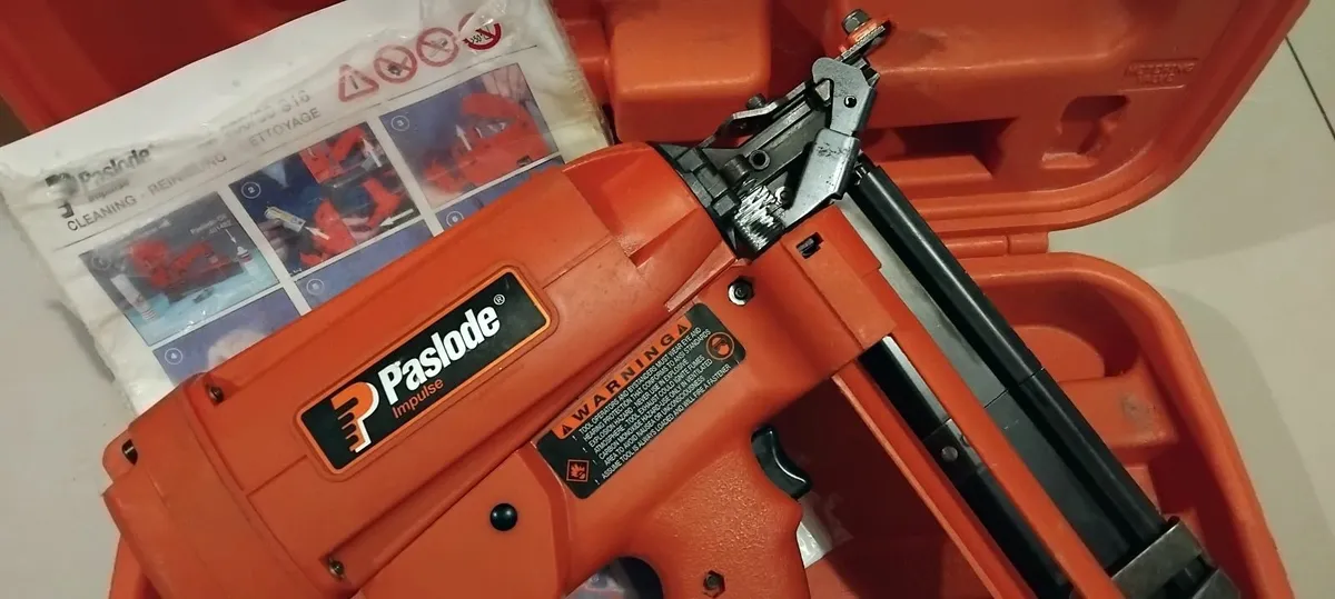 Paslode 16 Gauge 1/2" Crown Stapler - Image 4