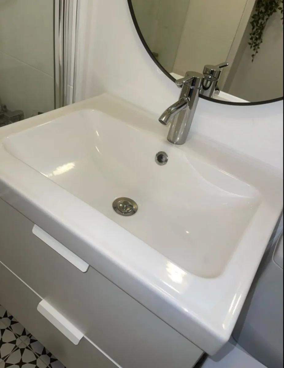 Bathroom vanity - Image 3