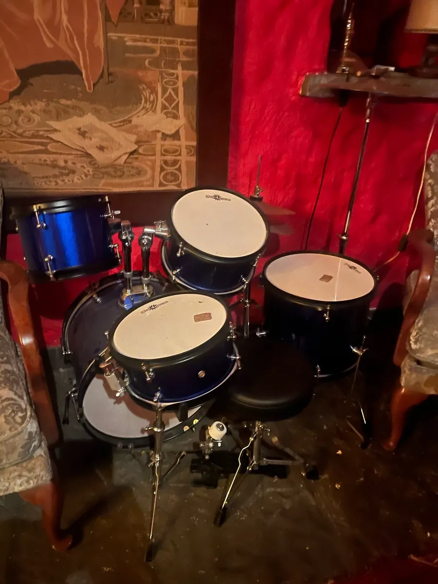 Child’s drum set - Image 2