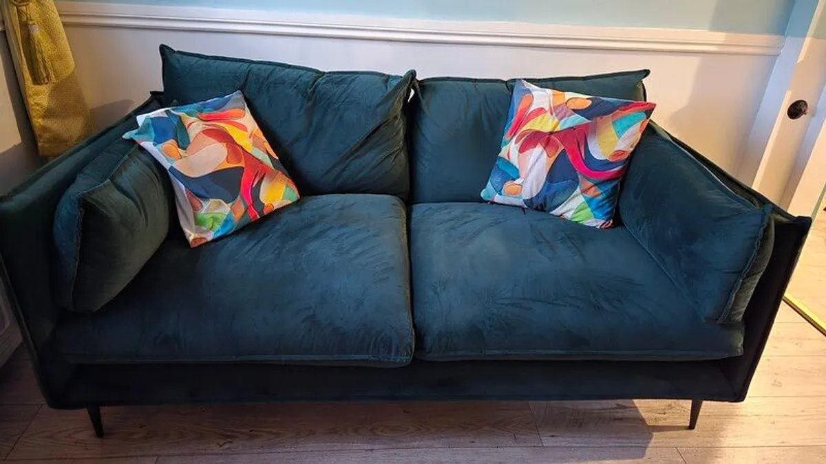 3/2 Seater Green Velvet Couch - Image 3