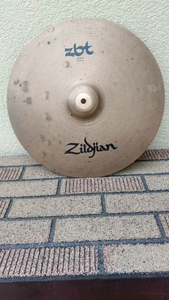 16" Zildjian crash cymbal - Image 1