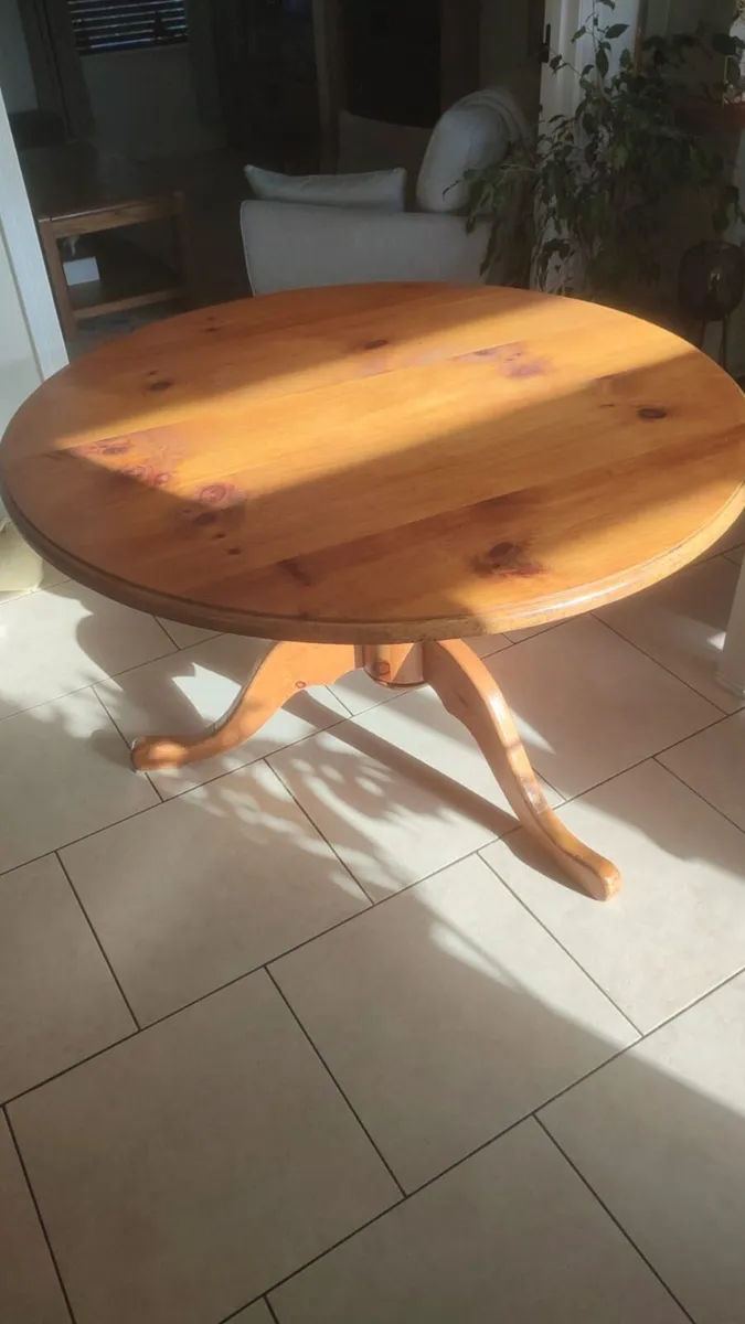 Round Pine Table