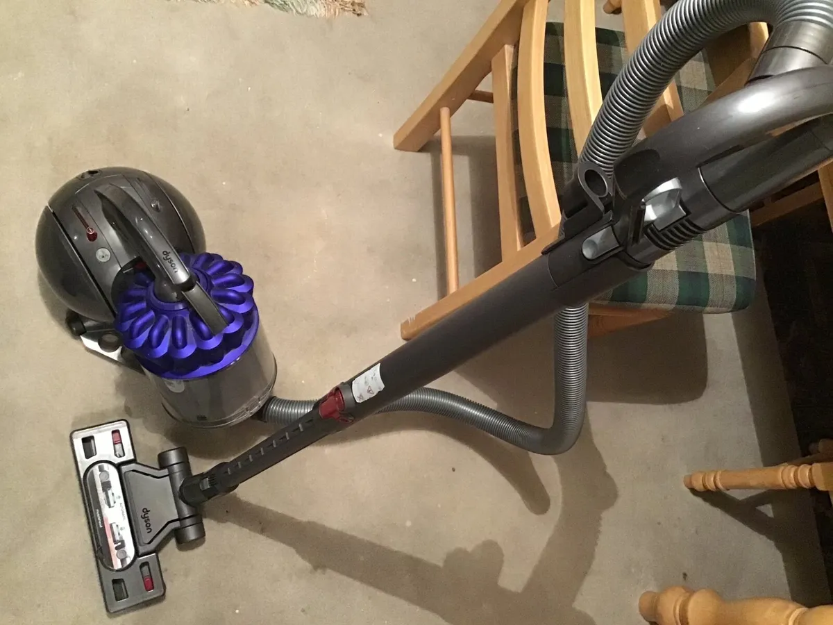 Vacuum Cleaner - Dyson Ball - Image 1