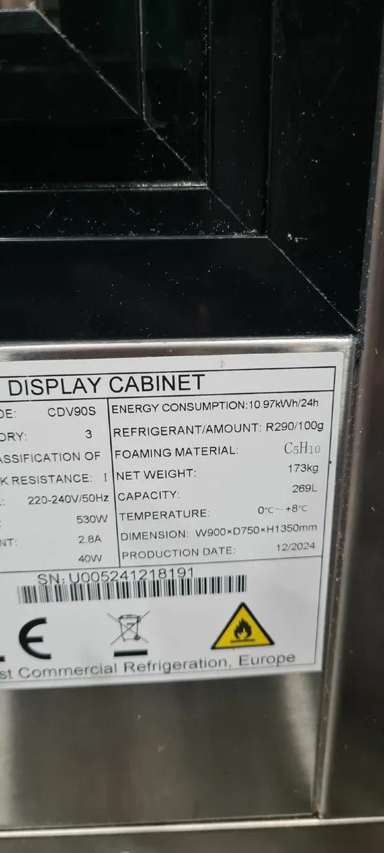 Deli Display Fridge UNIFROST CDV90S - Image 3
