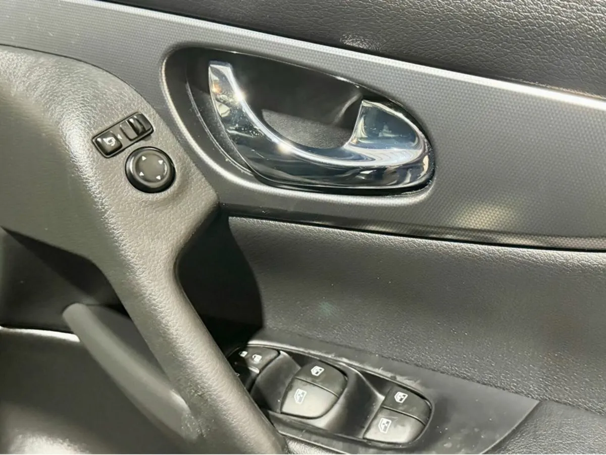 Nissan Qashqai 1.5 SV PREMIUM MY19 4DR - Image 4