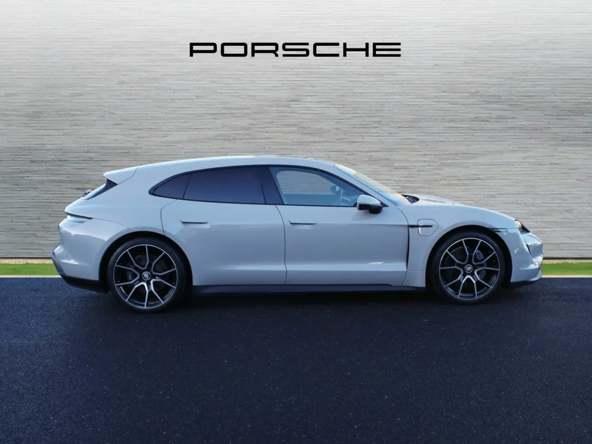 Porsche Taycan Sport Turismo - Image 4