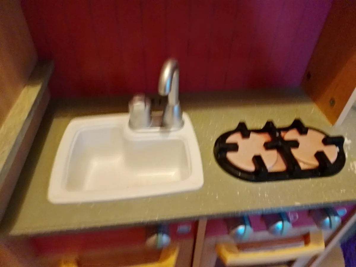 Little tikes cooking creations wood kitchen - Image 1