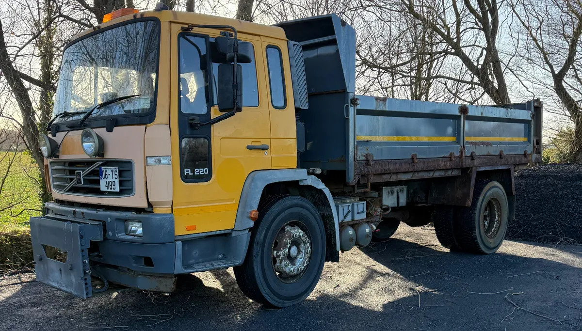 Volvo Fl220 2006 Tipper - Image 1