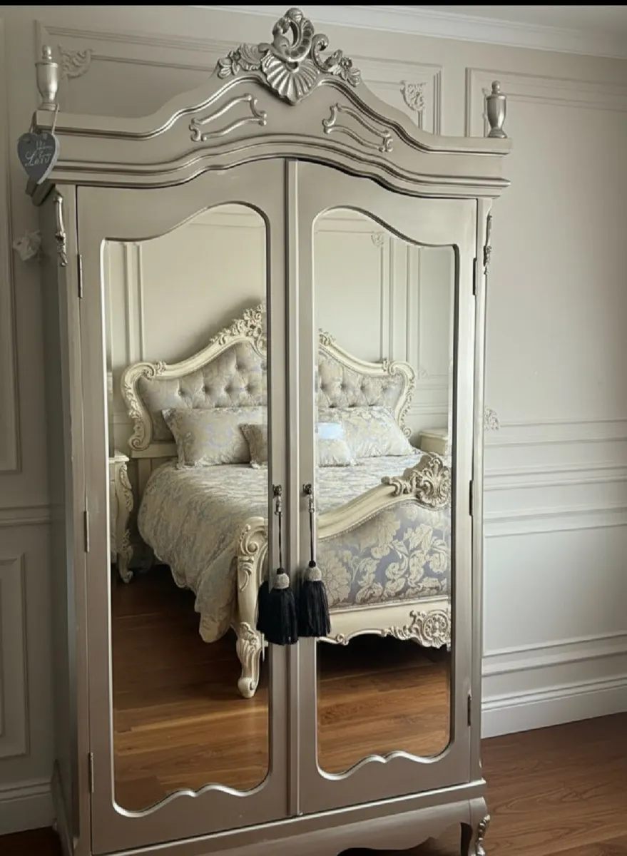 Wardrobe in perfect same as new - Image 2