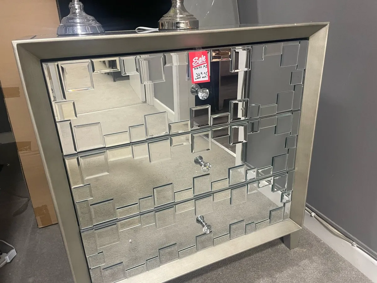 Wardrobe in perfect same as new - Image 3