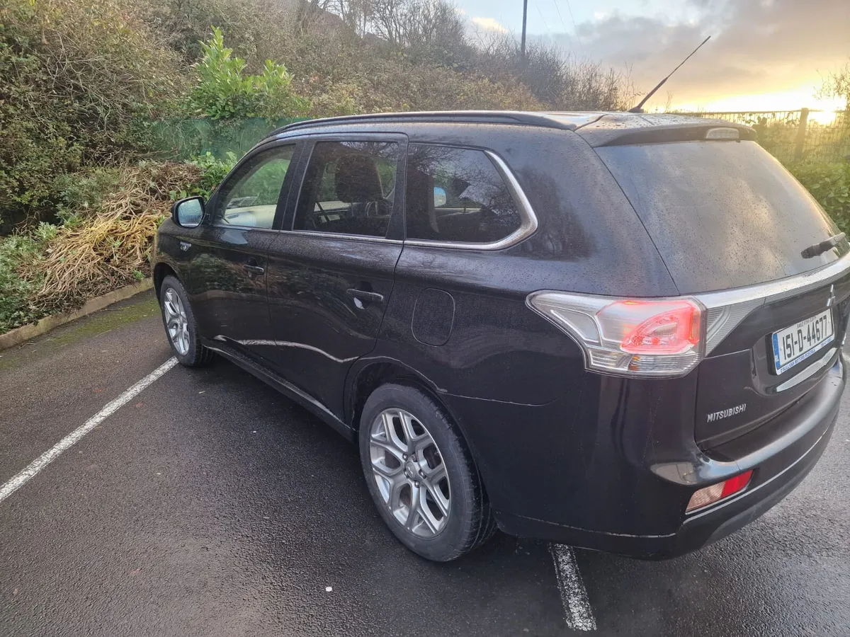 Mitsubishi Outlander 2015 2.0Petrol Plug-In Hybrid - Image 4