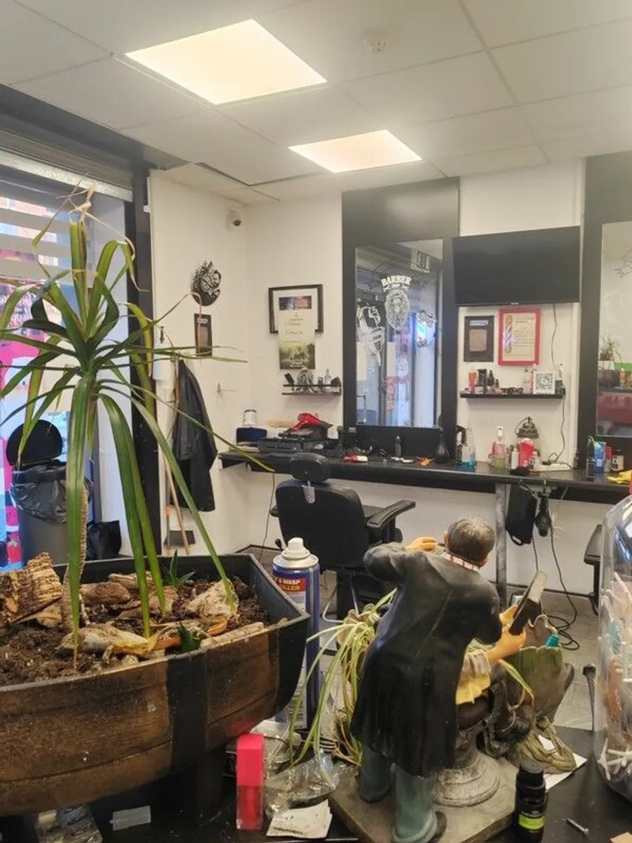 Barbershop contents - Image 3