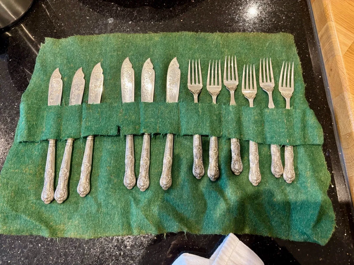 12 piece silver-plated fish cutlery set - Image 1